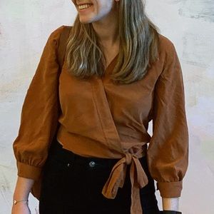 Everlane Washable Silk Wrap Top in Cider